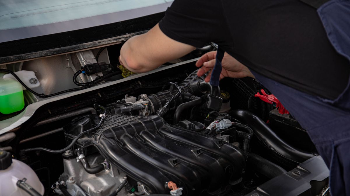 How to check your car's tyre tread depth safely