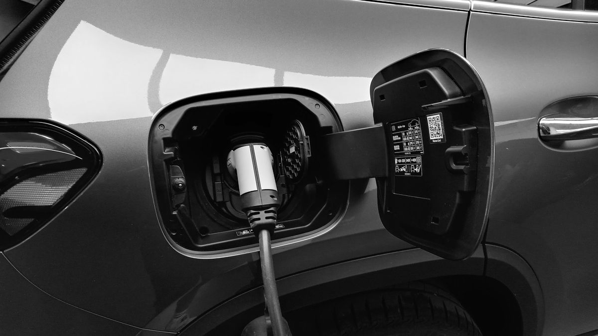 How to reduce electric car charging costs at home
